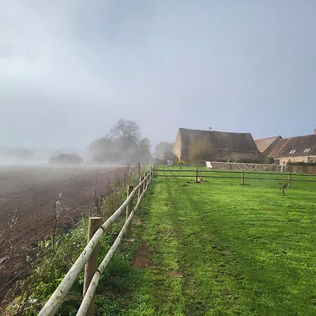 Gite Au Centre De La France Vesdun Luaran gambar