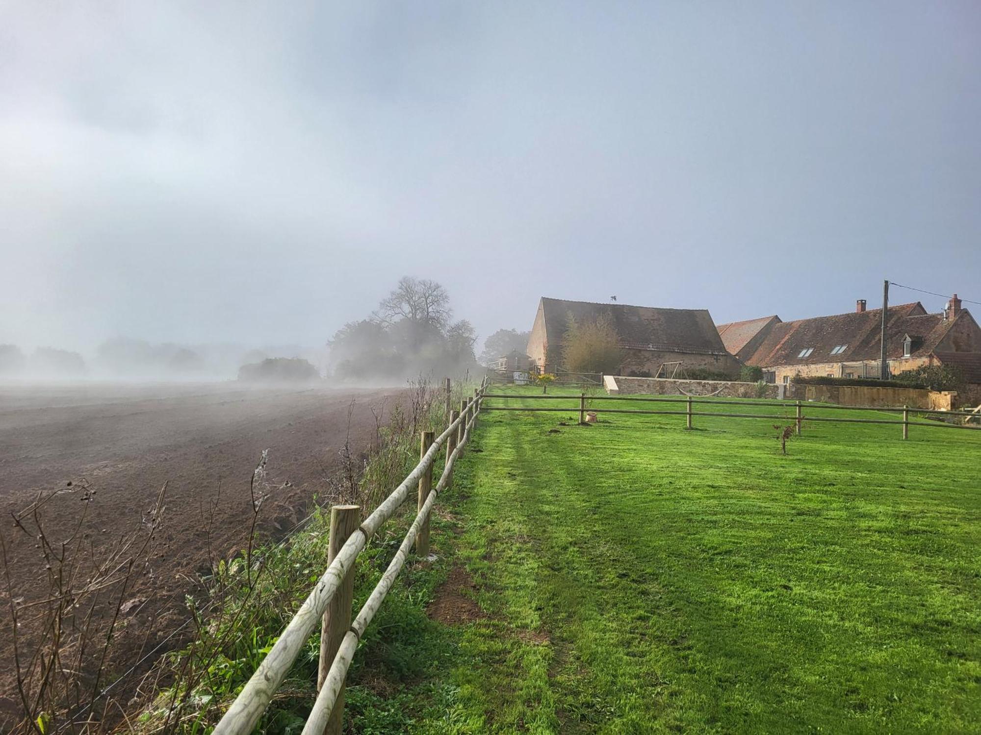 Gite Au Centre De La France Vesdun Luaran gambar