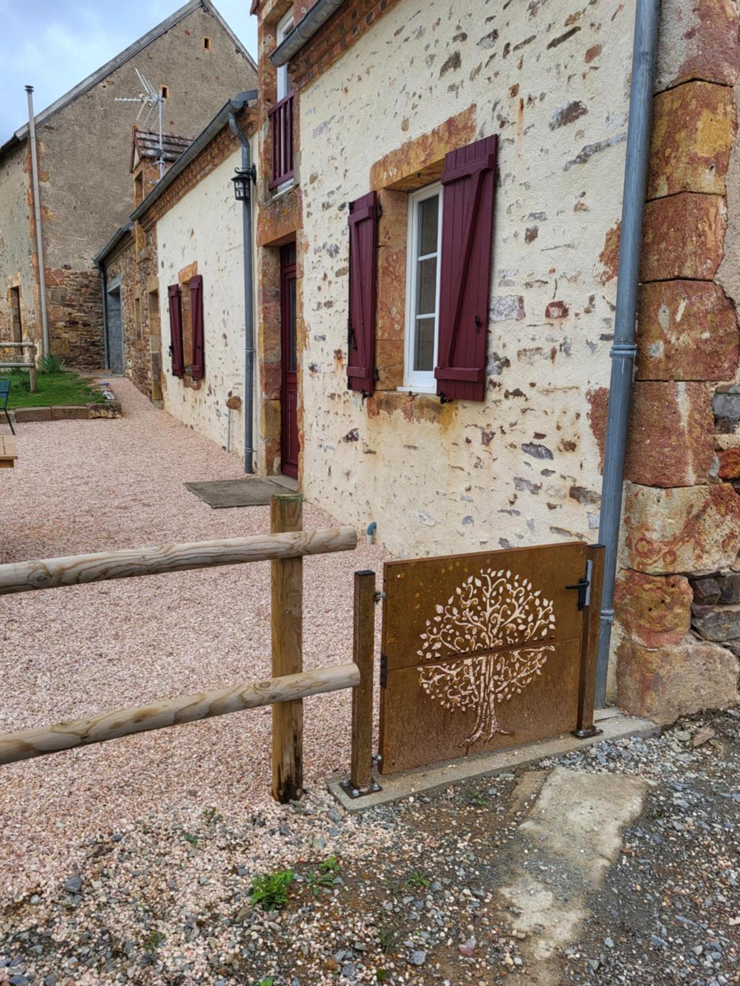Gite Au Centre De La France Vesdun Luaran gambar